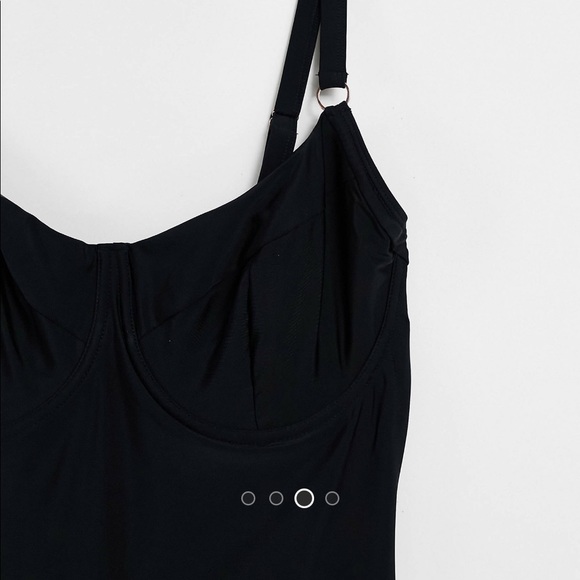ASOS Curve underwire black swimsuit - Picture 4 of 4